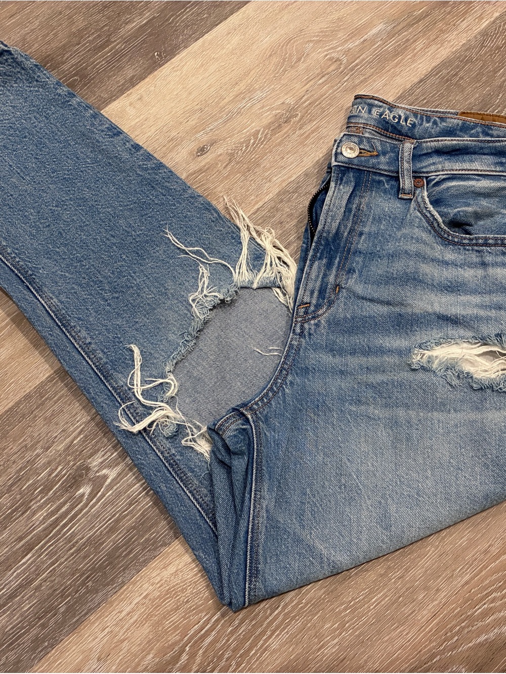 American Eagle Outfitters Women’s Light Blue Distressed Skinny Jeans